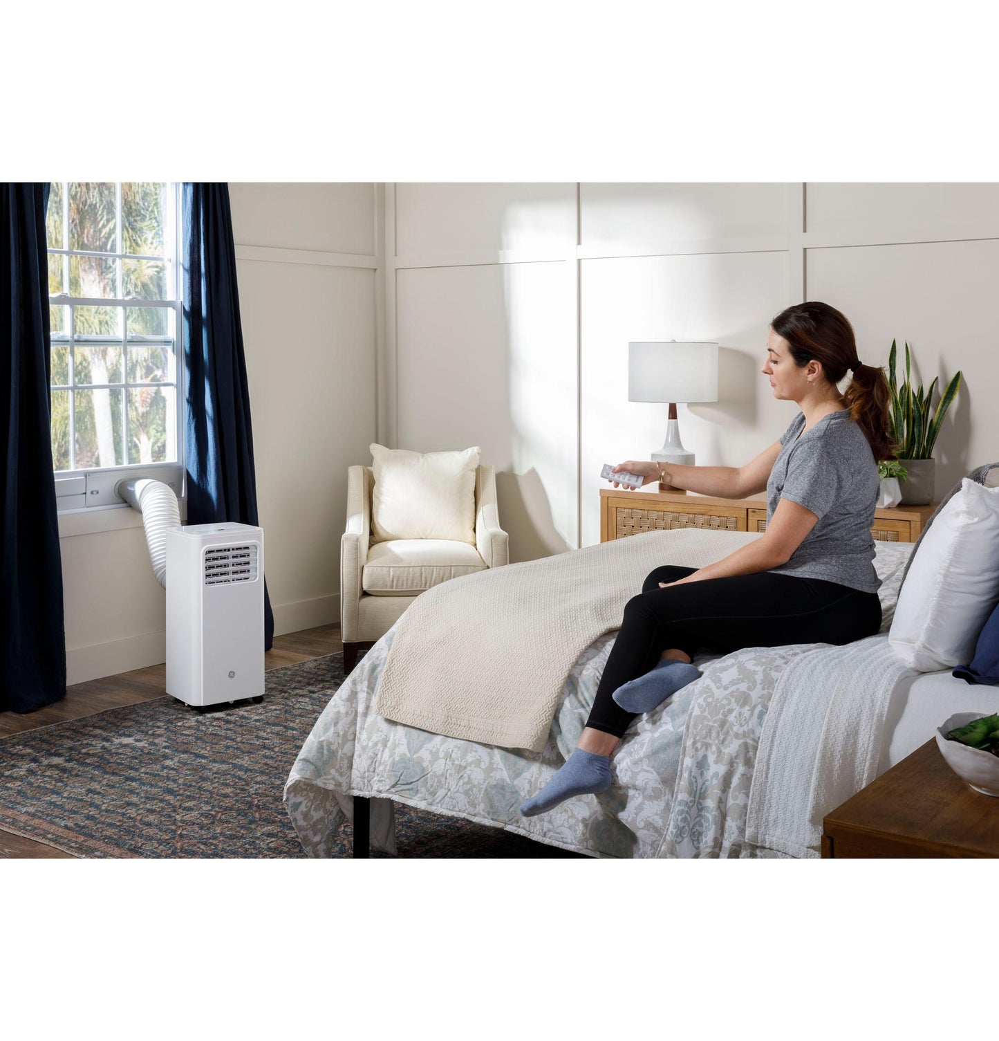 GE APPLIANCES APFD05JASW GE(R) 5,100 BTU Portable Air Conditioner with Dehumidifier and Remote, White - APFD05JASW-KT