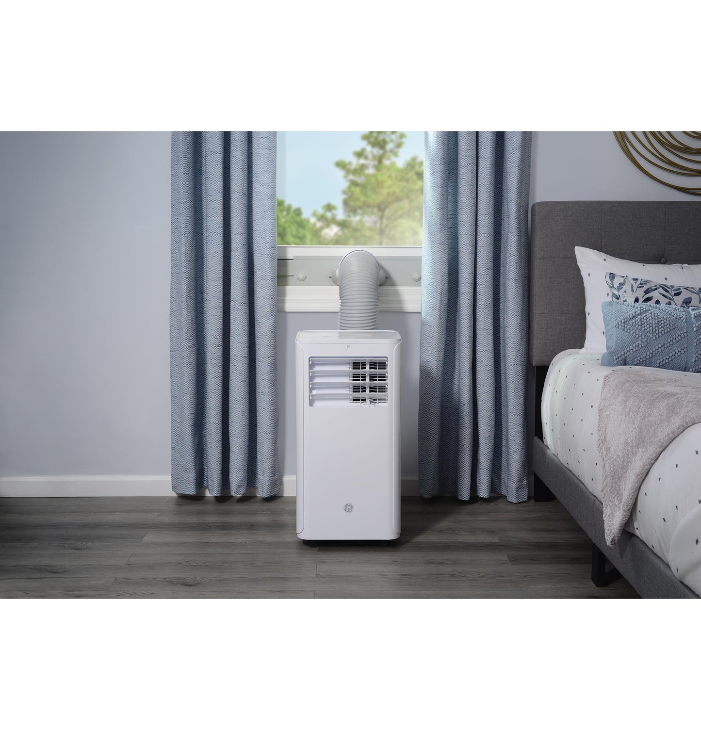 GE APPLIANCES APFD06JASW GE(R) 6,100 BTU Portable Air Conditioner with Dehumidifier and Remote, White - APFD06JASW-KT